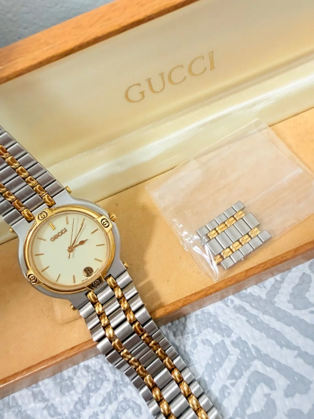 Authentic Gucci 9000M Watch
